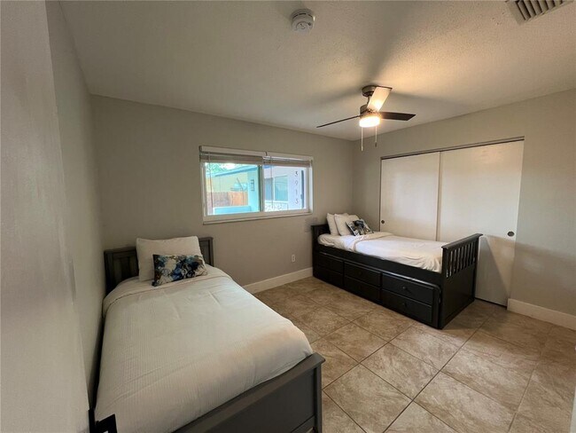 Foto del edificio - 3911 SW 51st St