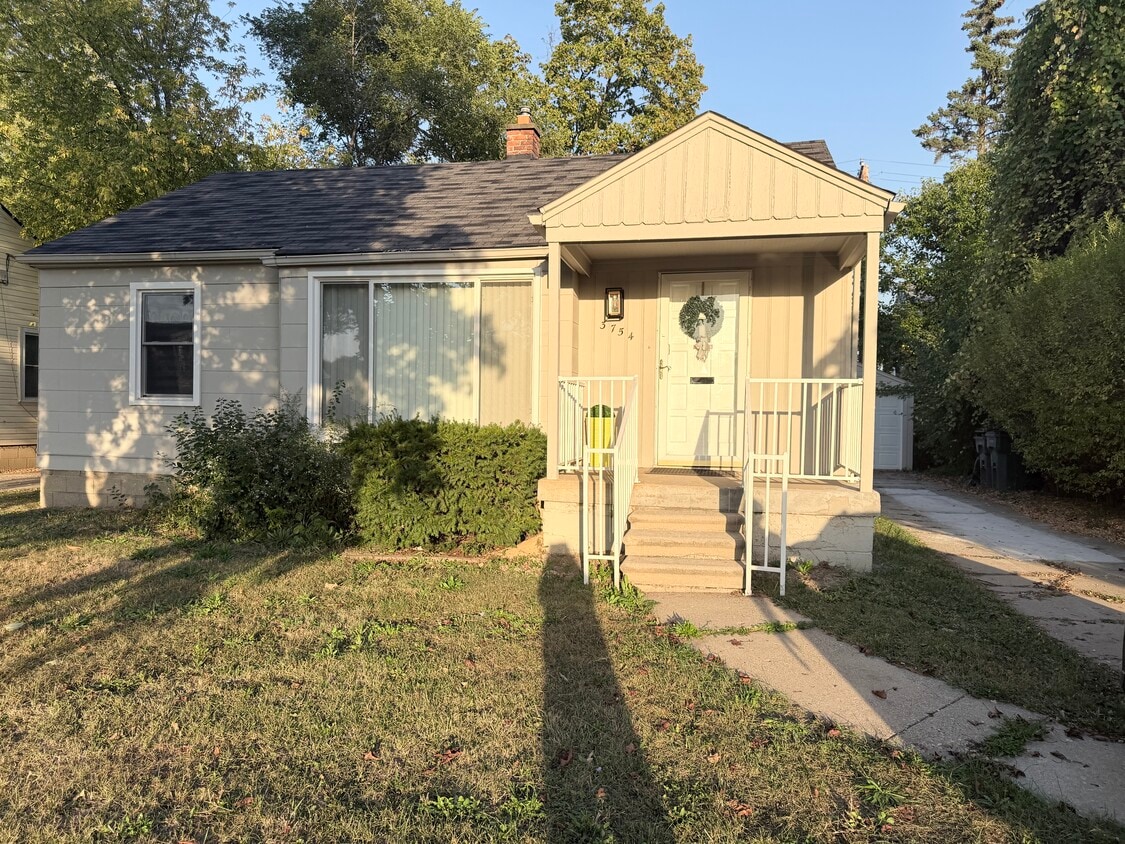 Primary Photo - 3754 Greenfield Rd