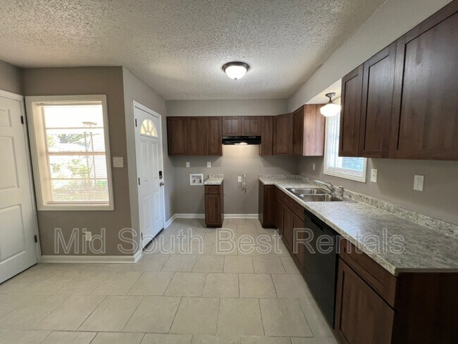 Building Photo - 3231 Harvester Ln