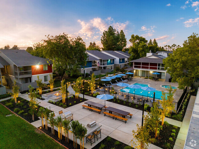 Building Photo - The Mews at Dixon Farm