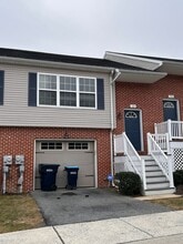 Building Photo - 114 Farmhouse Ln