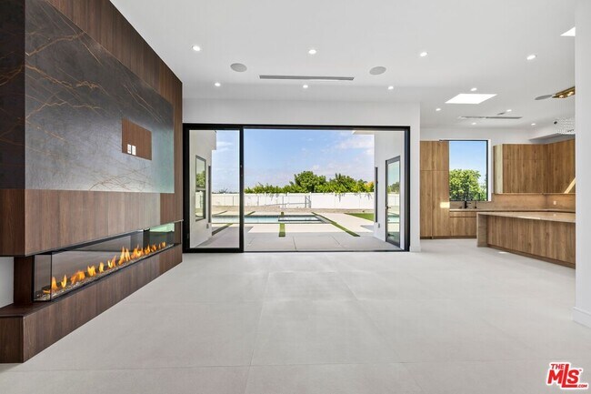 Foto del edificio - 16851 Encino Hills Dr