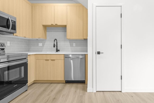 Building Photo - 540 N Blandena St