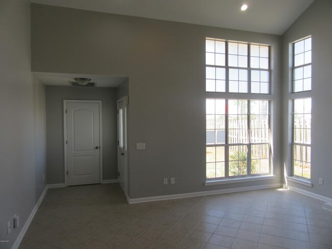 Building Photo - 801 Plantation Way