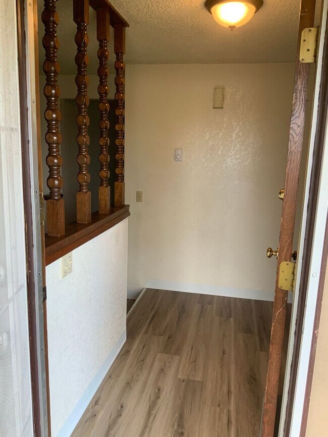 Building Photo - 3 Bedroom House in Springfield