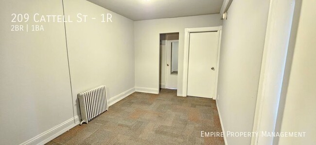 Building Photo - Available February 1st! 1st Floor: 2 Bedro...