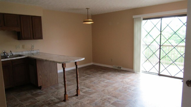 Building Photo - 300 Crestview Dr