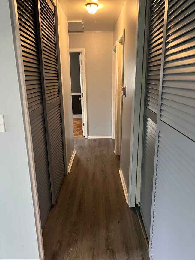 Foto del edificio - 5127 W Elmwood Ave