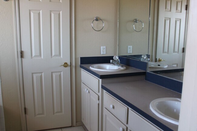 Building Photo - Great 2 story home located in Blys Pointe