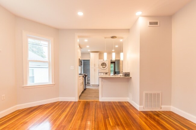 Building Photo - 28 Hunnewell Ave