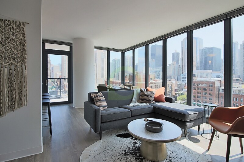 Primary Photo - 713 N Wells St