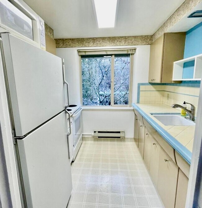 Foto del edificio - One Bedroom Condo Near University of Washi...