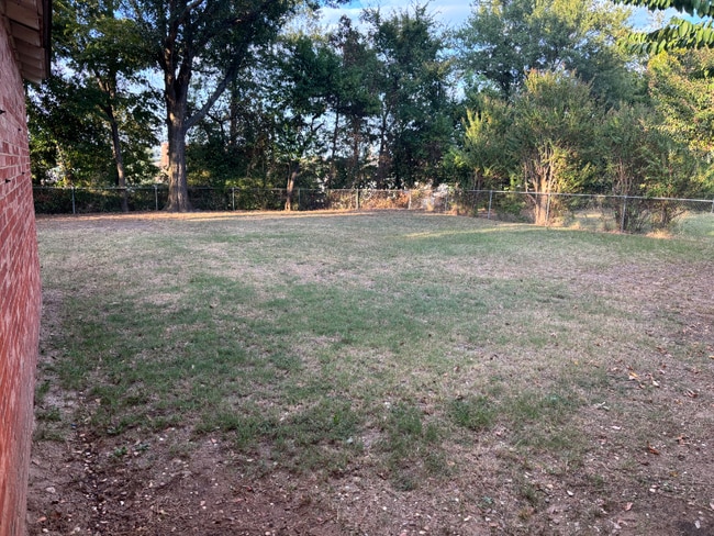 Building Photo - 1300 E Hankerson St