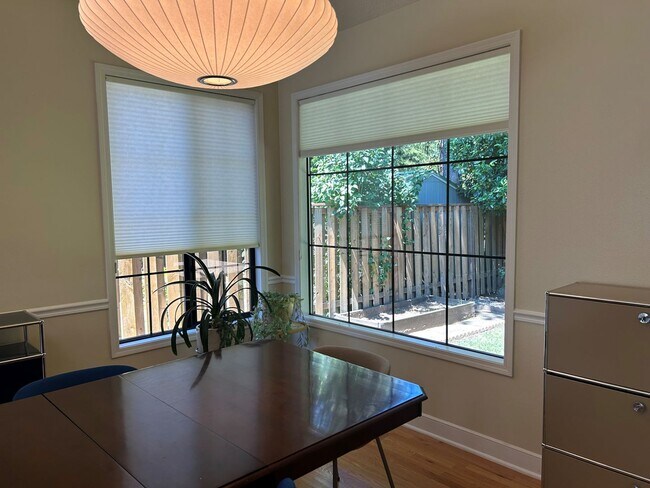 Building Photo - Lake Oswego- Beautiful Light-Filled Home w...