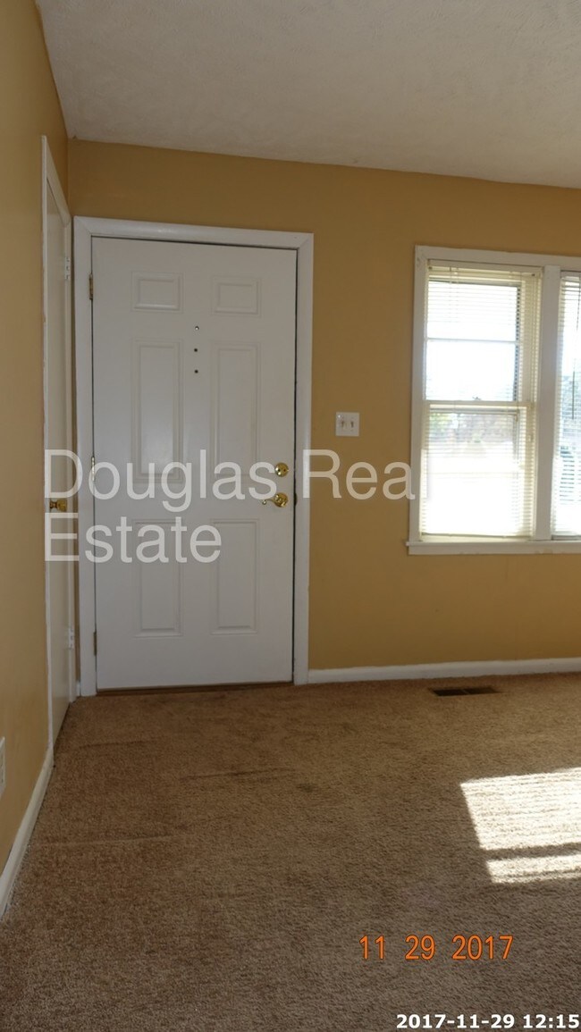 Building Photo - 3940 Welmont Dr