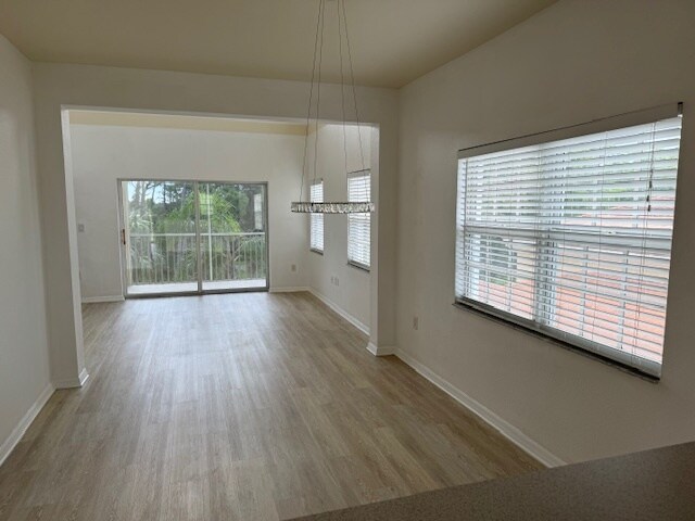 Foto del edificio - 4455 Botanical Place Cir