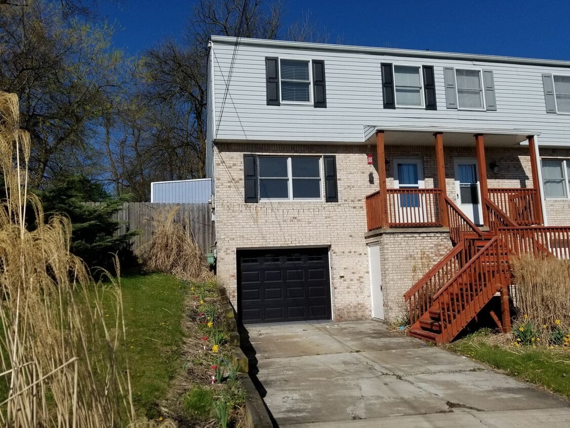Primary Photo - 3 br, 1.5 bath House - 132 Malcolm Ave