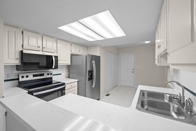 Building Photo - 9024 St Thomas Ln