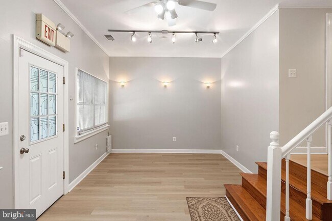 Foto del edificio - 5107 MacArthur Blvd NW