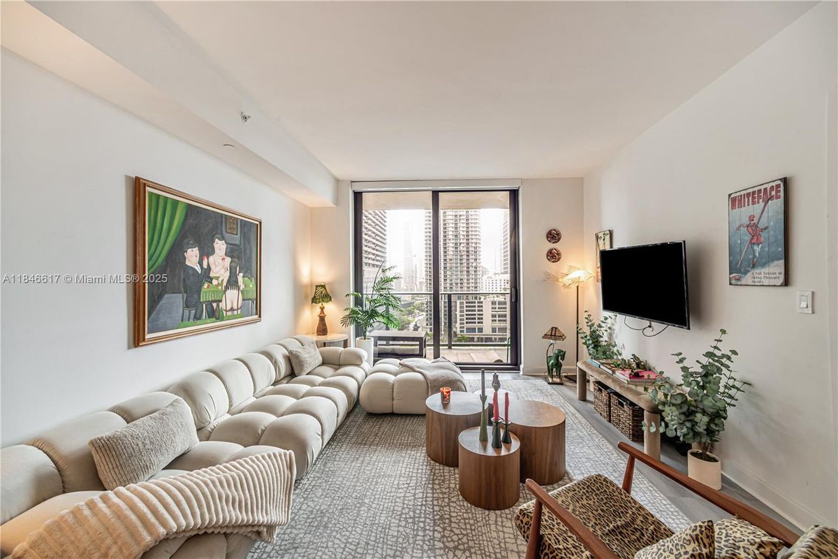 Foto del edificio - 45 SW 9th St