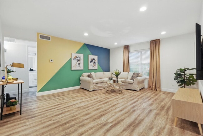 Building Photo - 8083 Meadow Rd