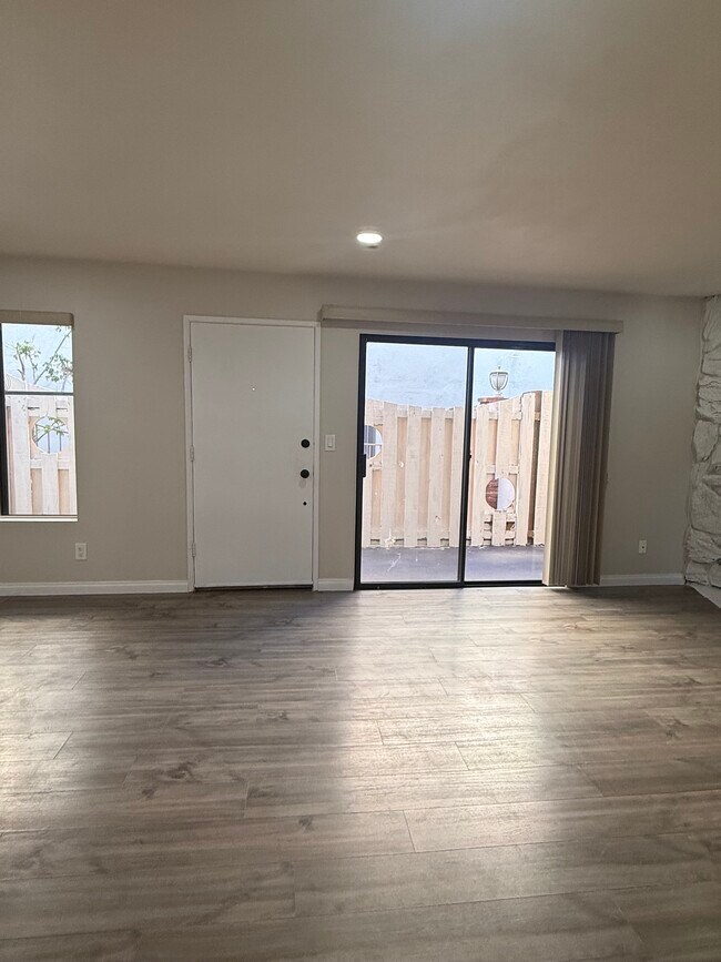 Foto del edificio - 10687 Wilkins Ave