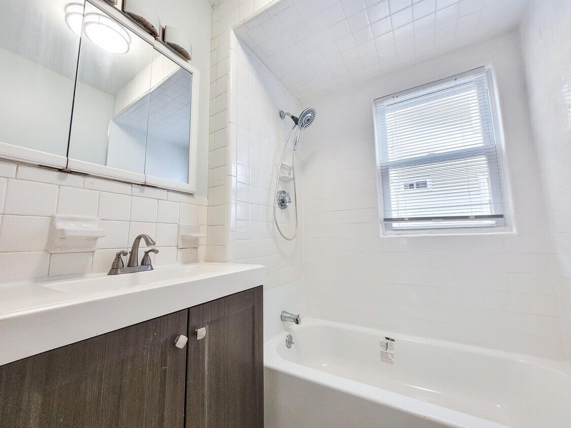 Foto principal - 34 Juniper St