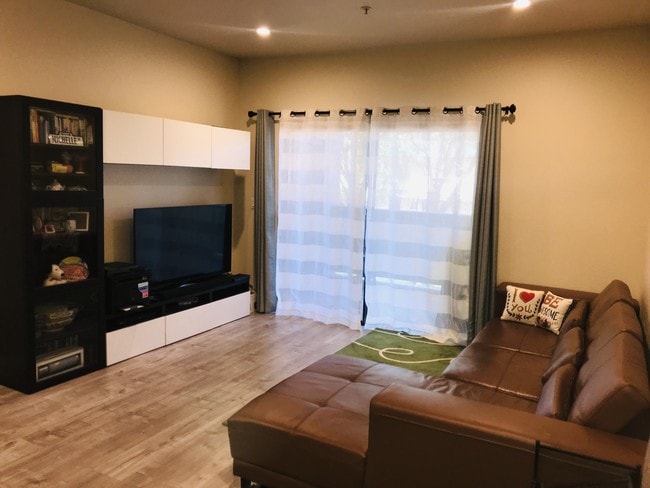 Living Room - 1256 Stanhope Ln