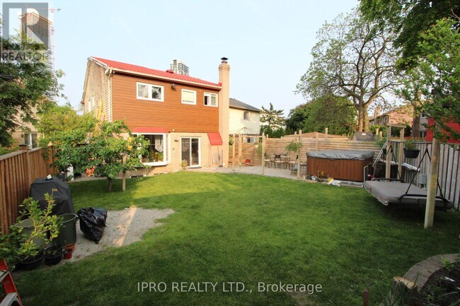 Building Photo - 623 Hartfordshire Ln