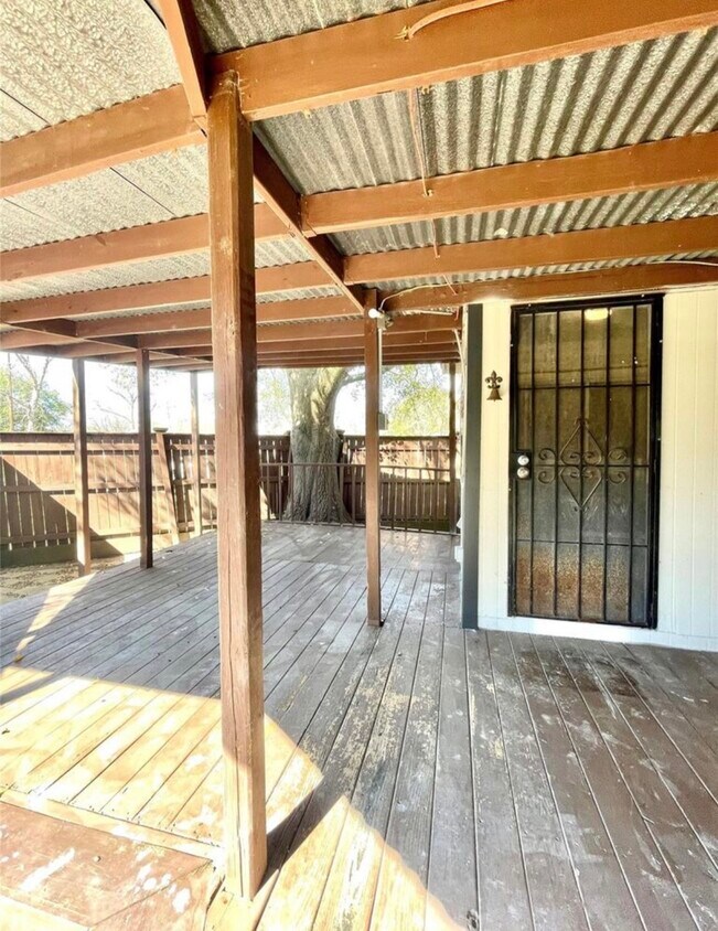 Foto del edificio - 5220 E Parkway Dr