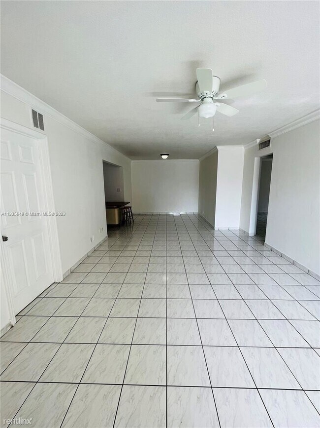 Building Photo - 3 br, 1 bath House - 12811 SW 43rd Dr Apt 122