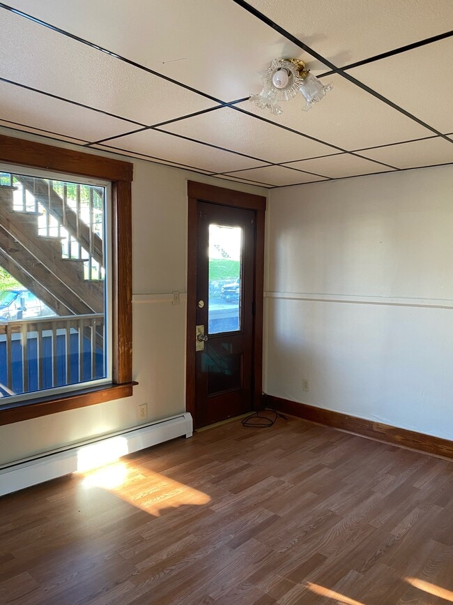 Building Photo - 575 Rockingham St