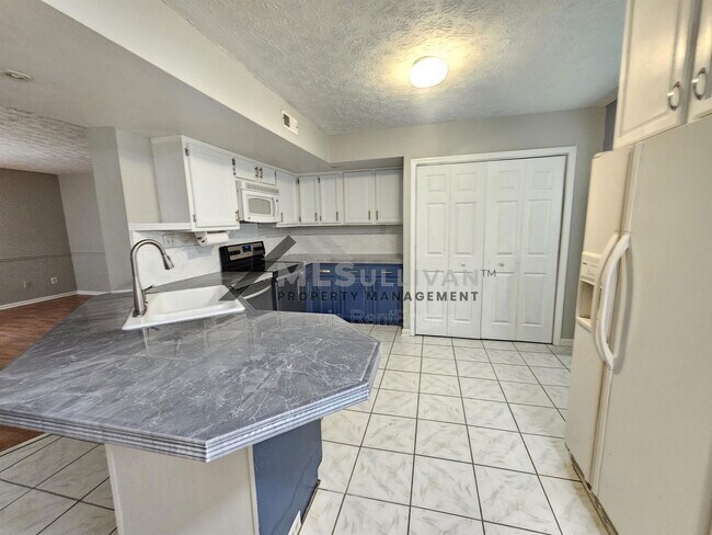 Foto del edificio - 8184 McGuire Dr