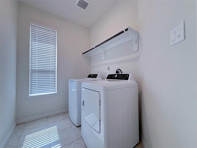 Building Photo - 30315 Aster Brook Dr