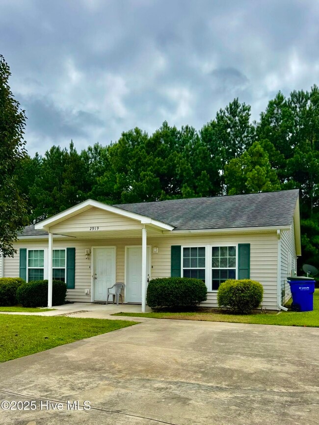 Building Photo - 2919 Lee Ct