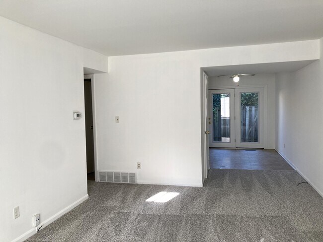 Building Photo - 4825 Moreland Dr W