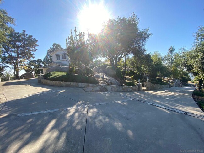 Building Photo - 28720 Sandhurst Way
