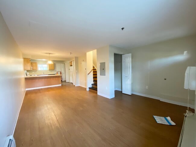 Building Photo - 13 Cornelia Ct
