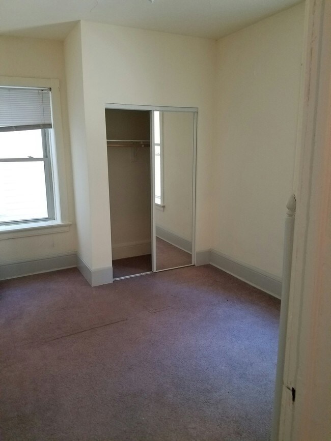 Interior Photo - 1504 W Kilbourn Ave