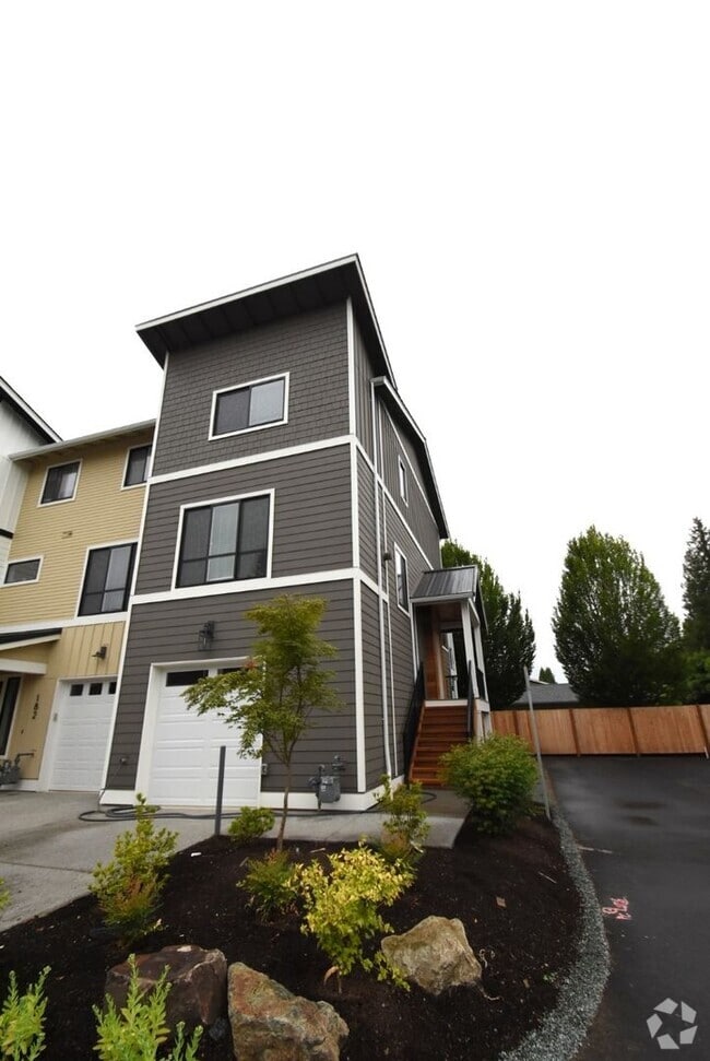 Building Photo - 196 Countryman Dr