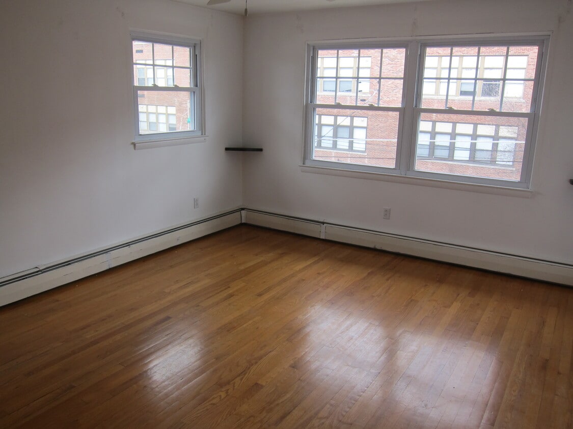 Living room - 87 Albert St