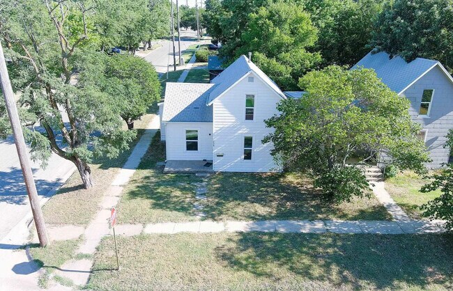 Building Photo - 228 SW 3rd St