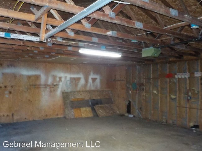 Building Photo - 2710 E Pierson Rd