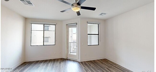 Foto del edificio - 15501 N Dial Blvd