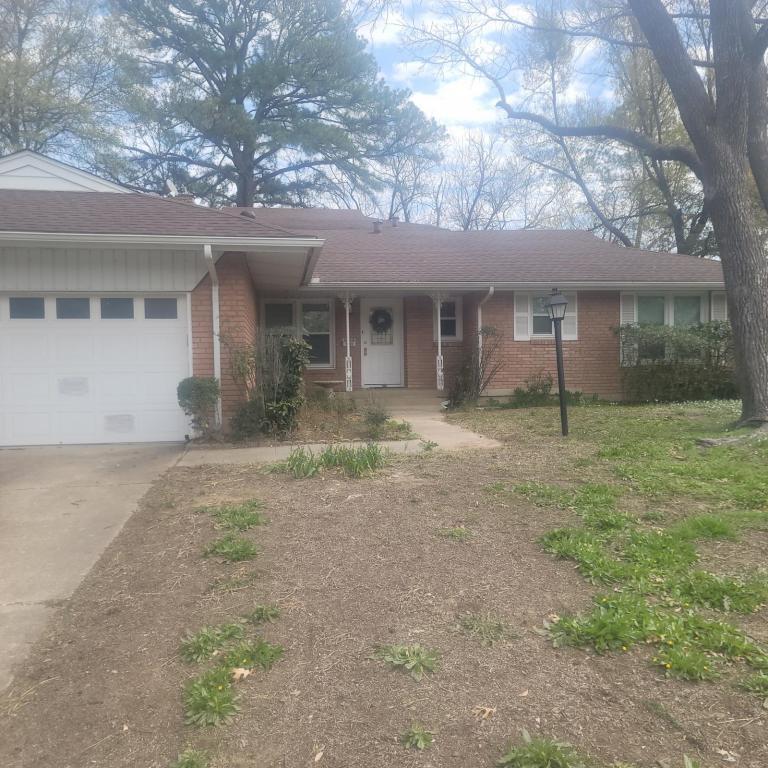 Photo - 1205 College Oaks Dr