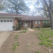 Building Photo - 1205 College Oaks Dr