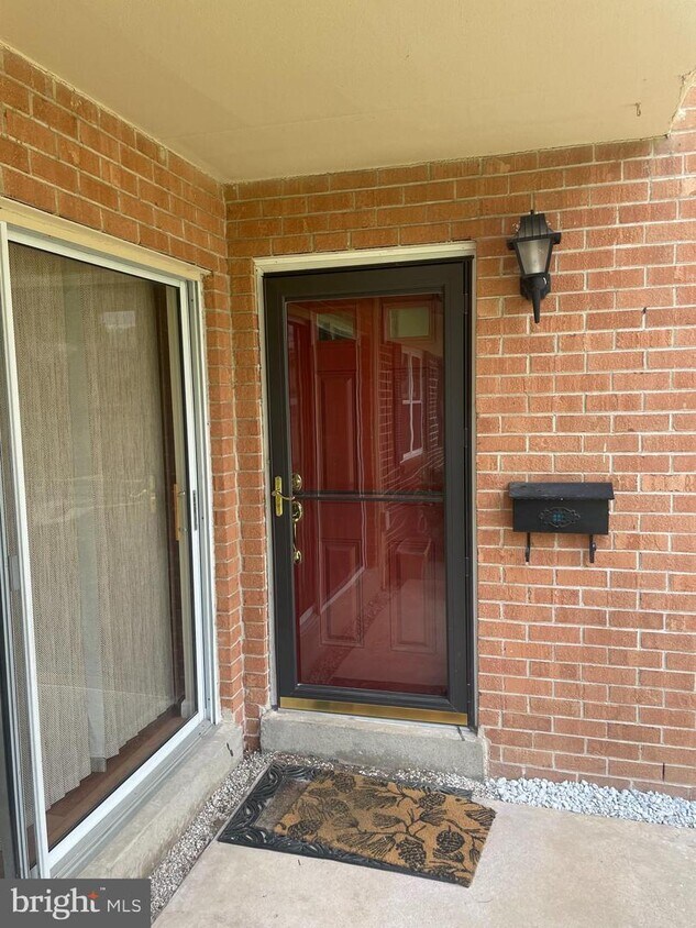 208 Old Crossing, Devon, PA 19333 Room for Rent in Devon, PA