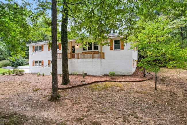 Building Photo - 7916 Valley View Dr SE