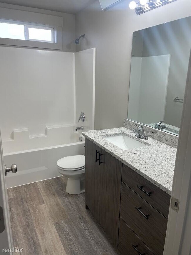 Foto del edificio - 3 br, 2 bath 4plex - 3562 East Gample Avenue