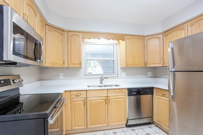 Building Photo - 13600 Claredon Rd